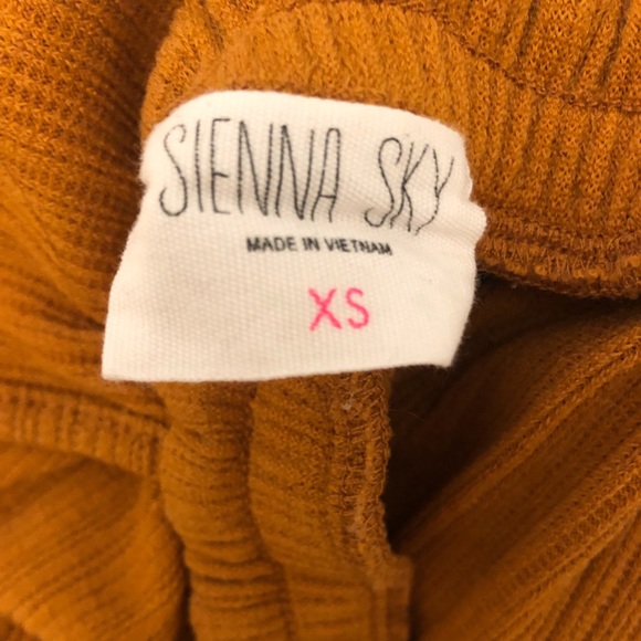 Rust colored button up jumper - Picture 4 of 4